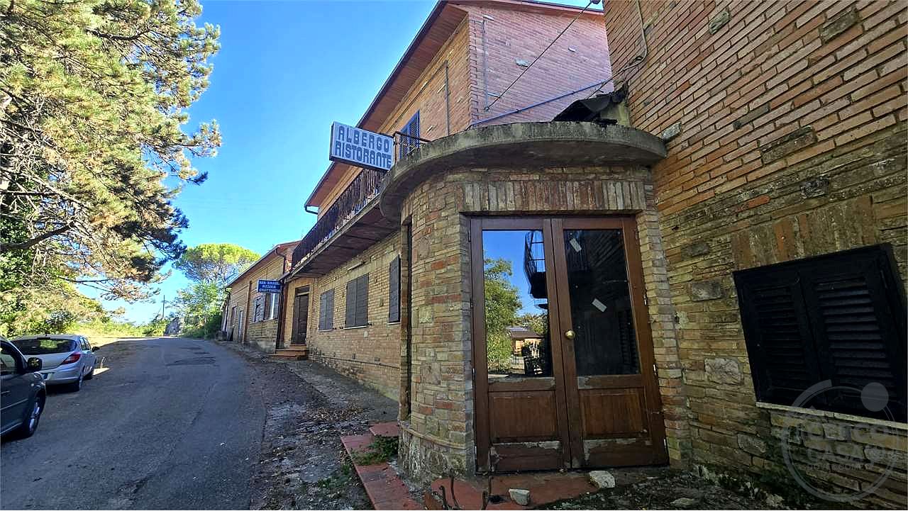 COMPLESSO IMMOBILIARE DI CIRCA 700 MQ – CAMBIO DI DESTINAZIONE D'USO GIÀ APPROVATO