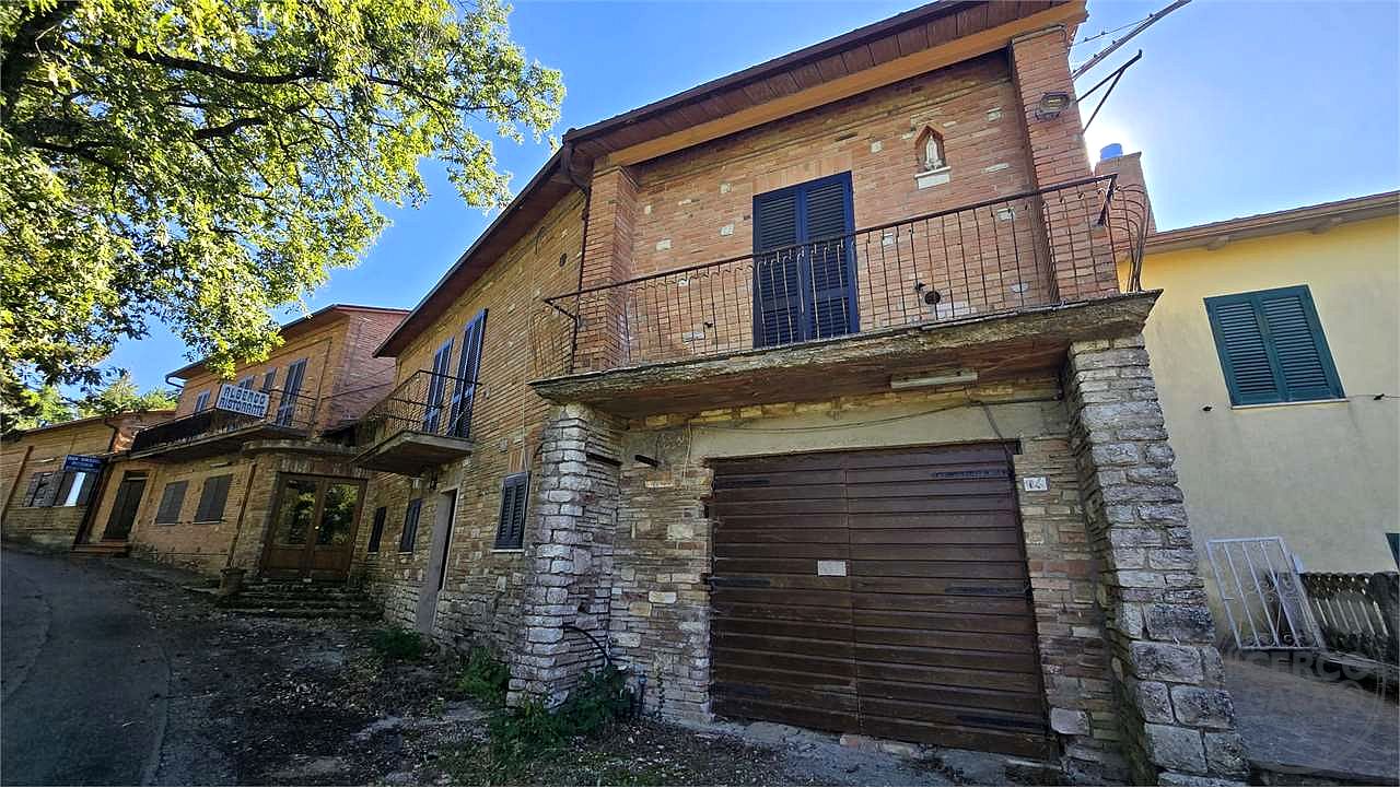 COMPLESSO IMMOBILIARE DI CIRCA 700 MQ – CAMBIO DI DESTINAZIONE D'USO GIÀ APPROVATO