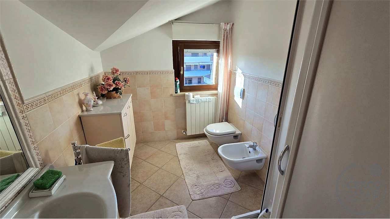 CAMERA CON BAGNO PRIVATO IN APPARTAMENTO DUPLEX CONDIVISO