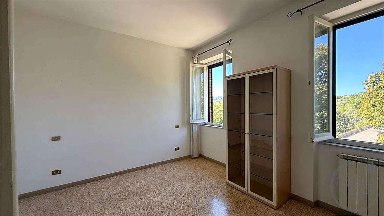 TODI - PONTECUTI - AMPIO CIELOTERRA CON GIARDINO PRIVATO