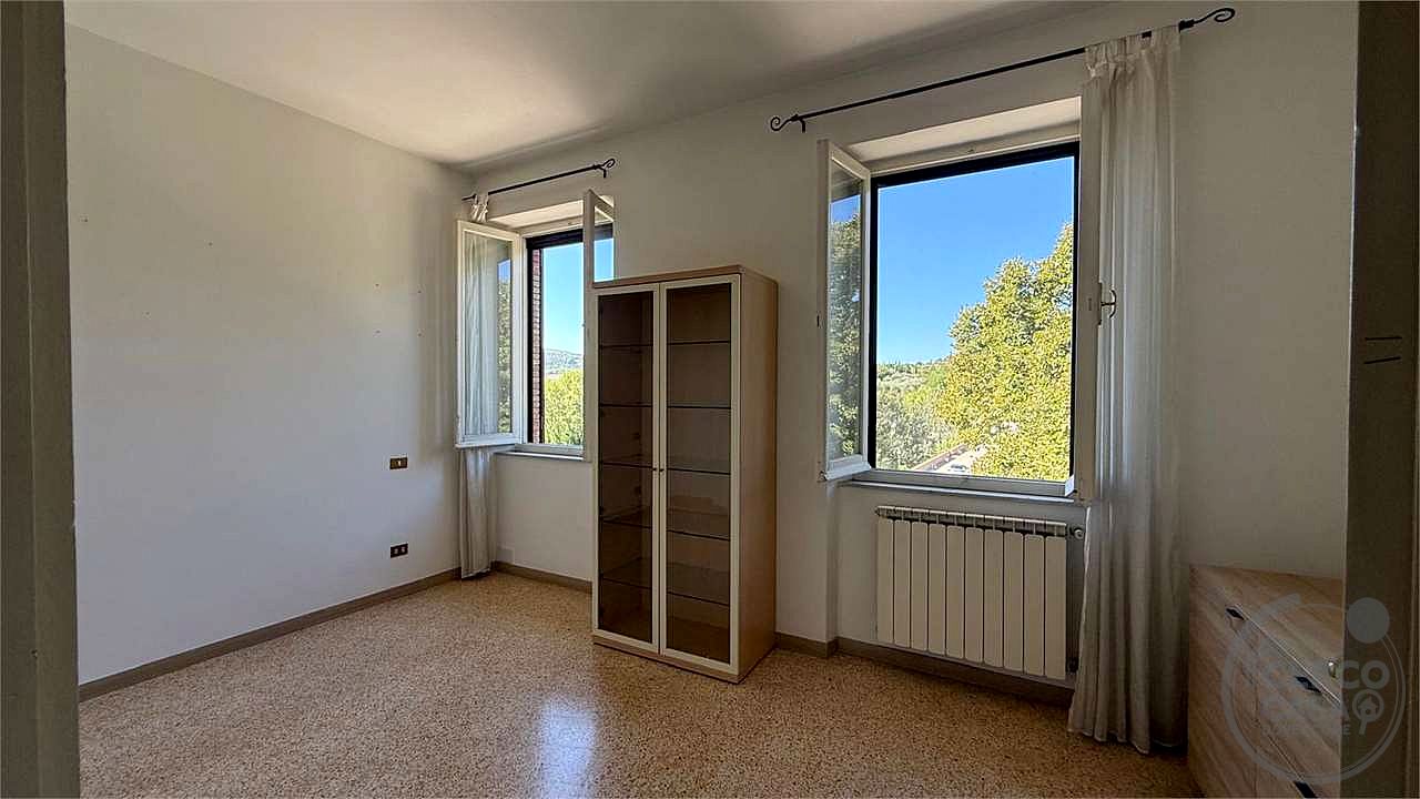 TODI - PONTECUTI - AMPIO CIELOTERRA CON GIARDINO PRIVATO