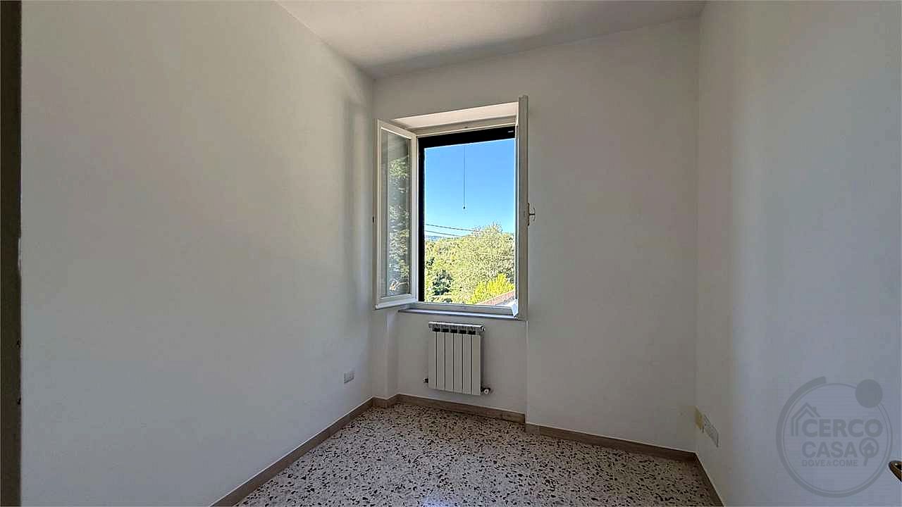 TODI - PONTECUTI - AMPIO CIELOTERRA CON GIARDINO PRIVATO