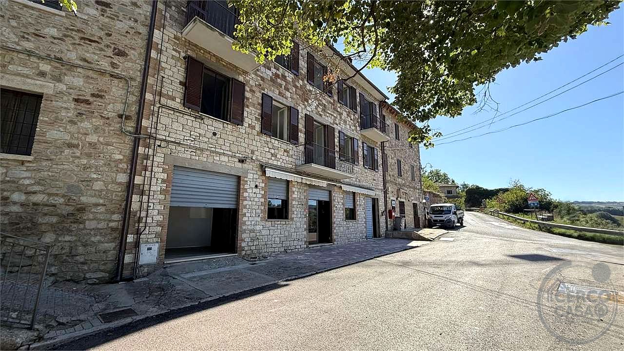 TODI - PONTECUTI - AMPIO CIELOTERRA CON GIARDINO PRIVATO