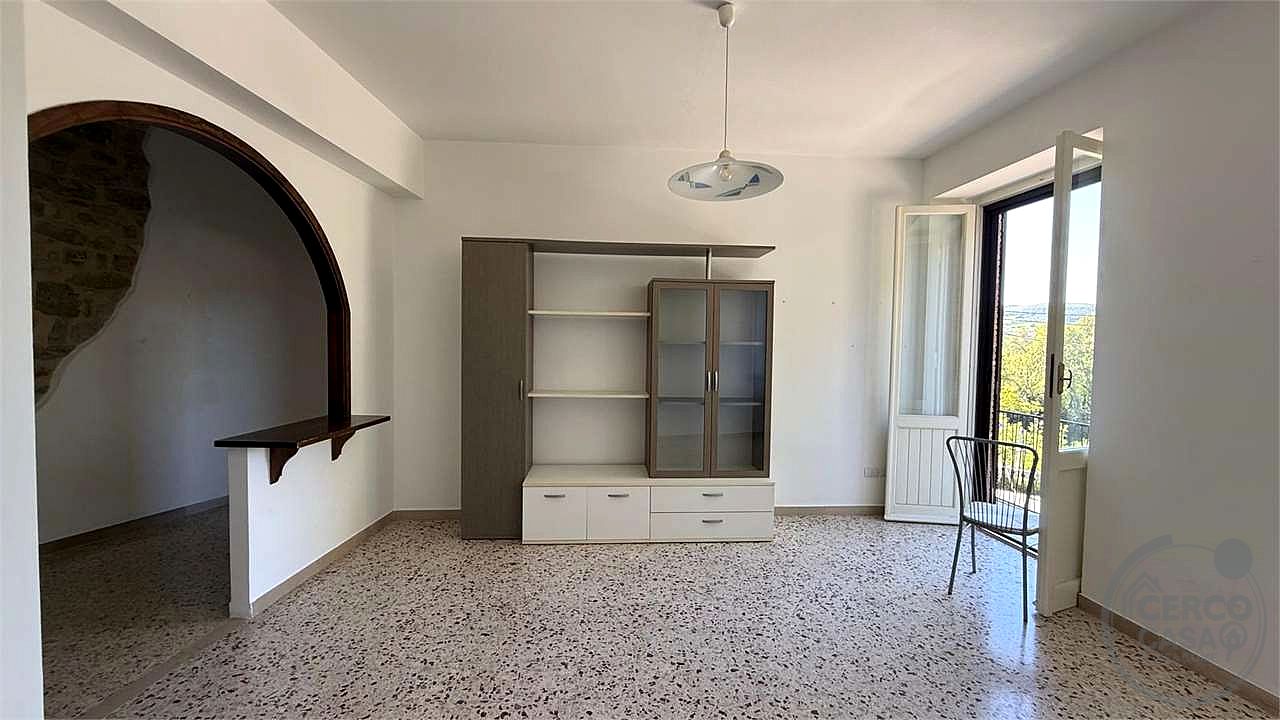 TODI - PONTECUTI - AMPIO CIELOTERRA CON GIARDINO PRIVATO