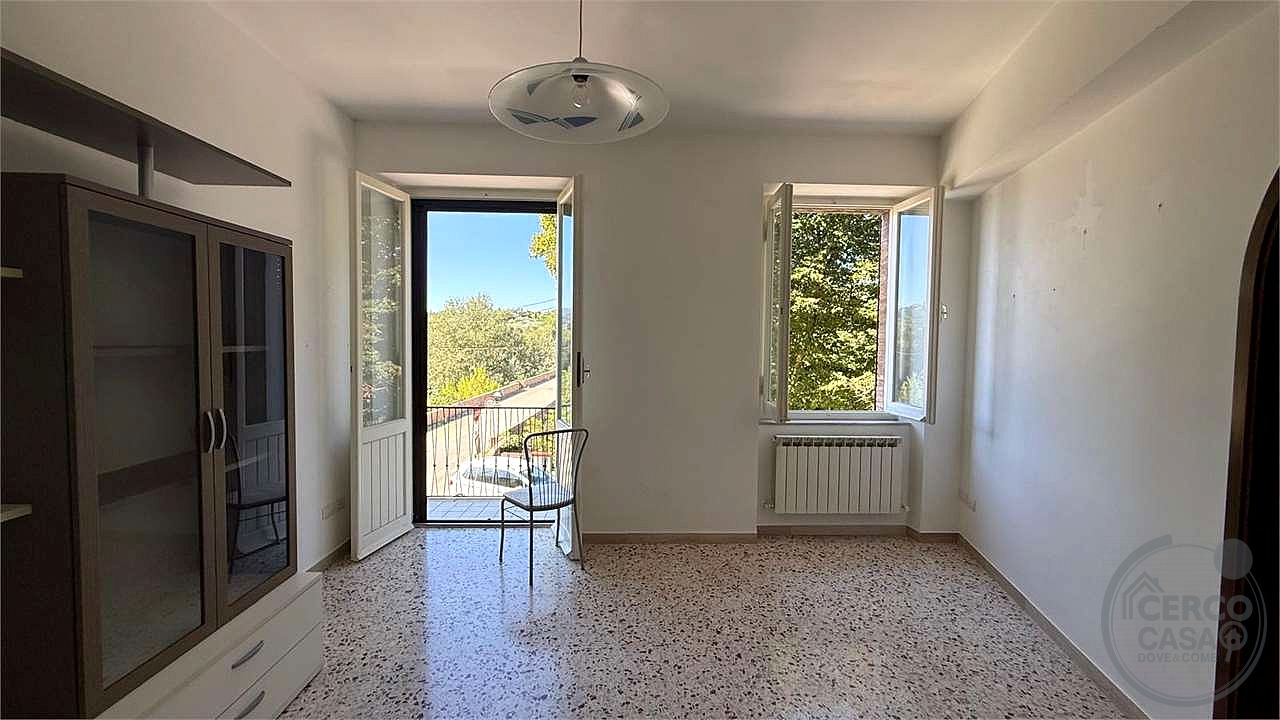 TODI - PONTECUTI - AMPIO CIELOTERRA CON GIARDINO PRIVATO