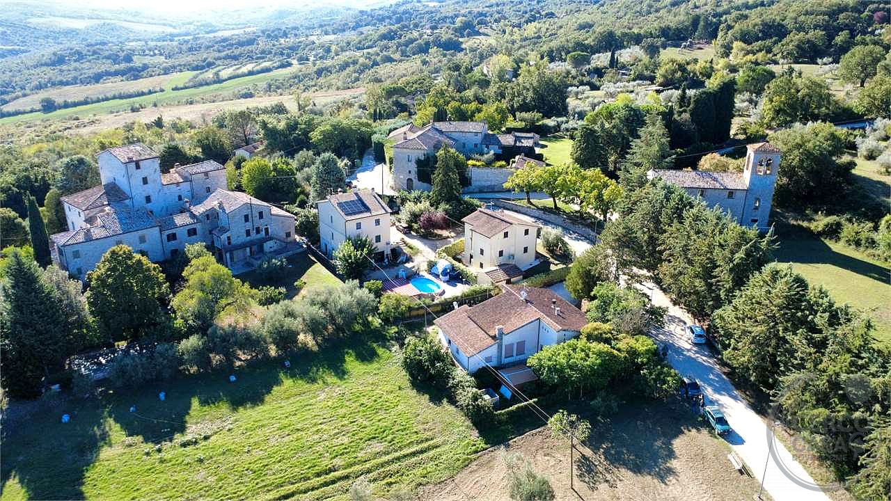 TODI - ROMAZZANO - TERRENO EDIFICABILE
