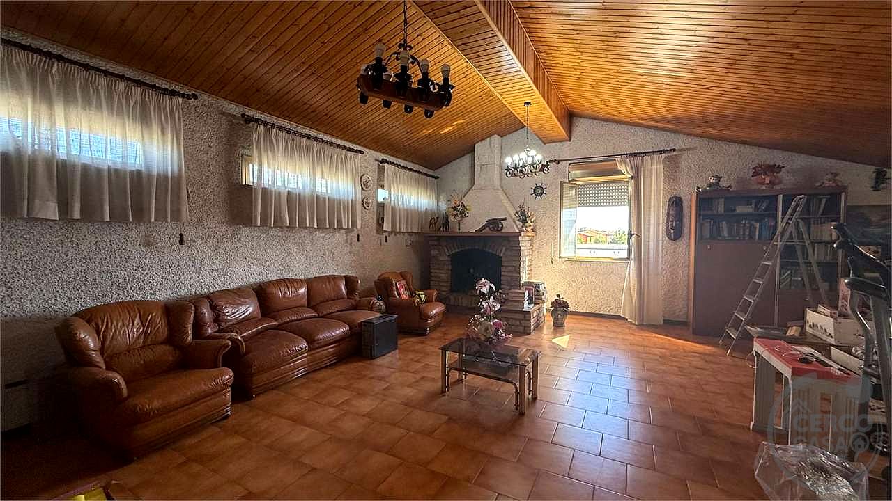 TODI - PANTALLA - APPARTAMENTO AL PIANO PRIMO E SECONDO