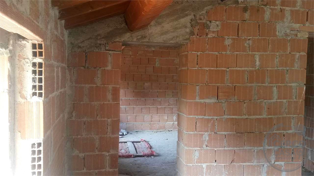 FABBRICATO IN VENDITA DA COMPLETARE