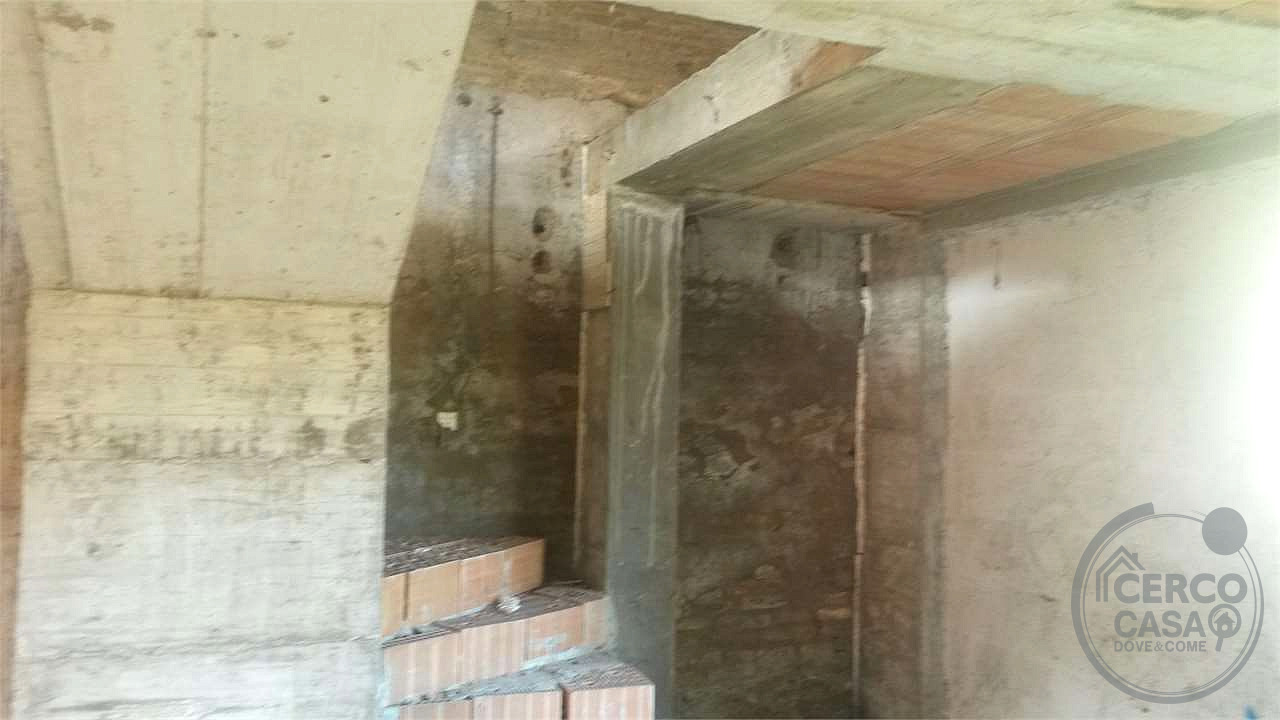 FABBRICATO IN VENDITA DA COMPLETARE