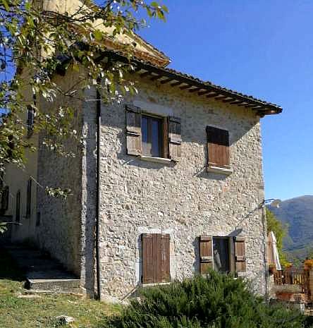 Residenziale a Sant'Anatolia di Narco