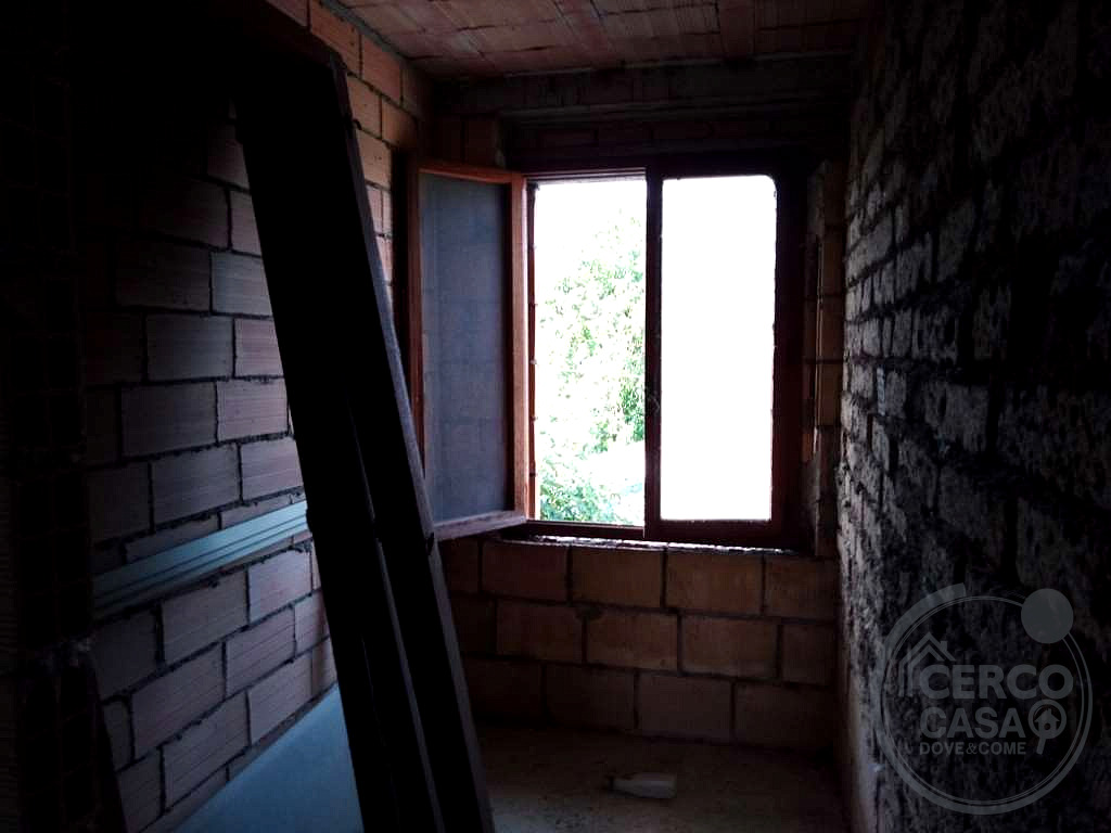 SEMINDIPENDENTE DA COMPLETARE VENDITA CON TERRENO