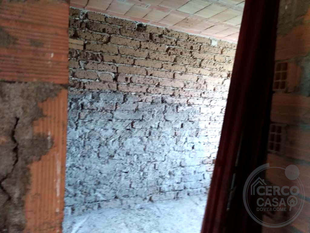 SEMINDIPENDENTE DA COMPLETARE VENDITA CON TERRENO