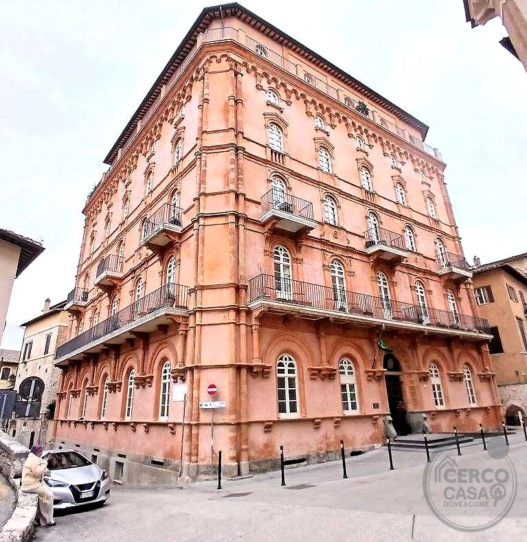 ESCLUSIVO APPARTAMENTO NELLO STORICO PALAZZO BIANCHI – PIAZZA MORLACCHI