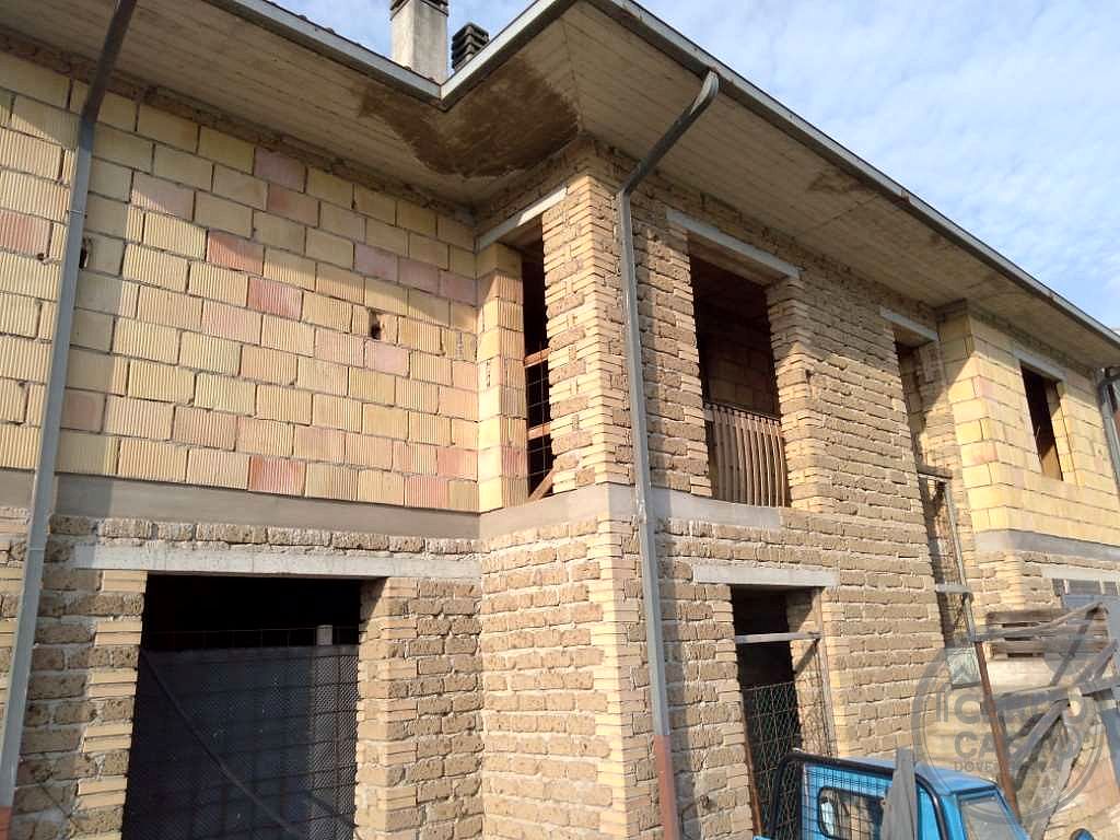 SEMINDIPENDENTE DA COMPLETARE VENDITA CON TERRENO
