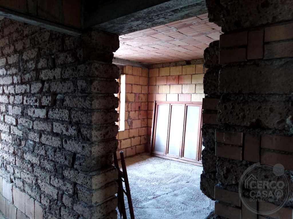 SEMINDIPENDENTE DA COMPLETARE VENDITA CON TERRENO