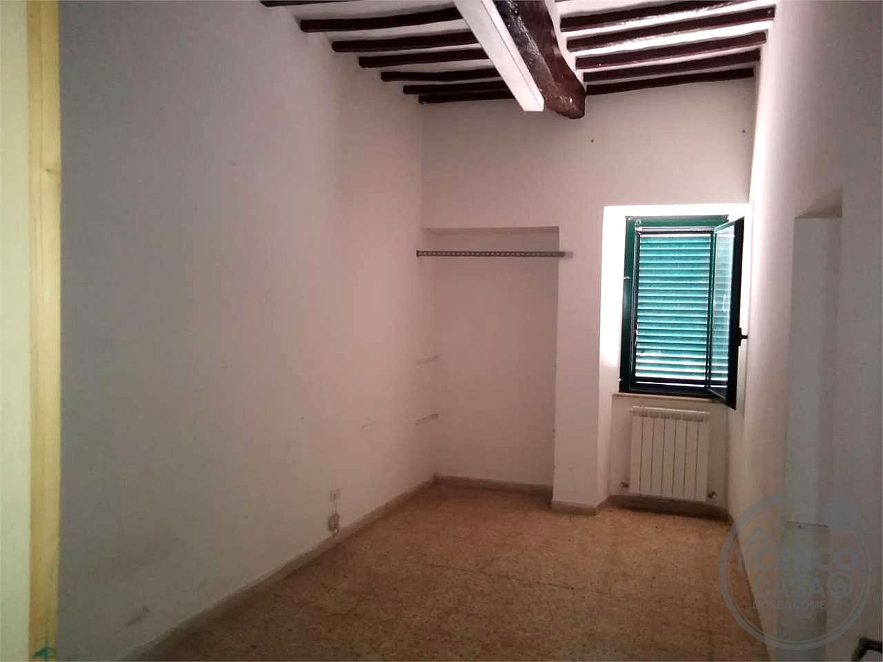 CASALE CON TERRENO EDIFICABILE