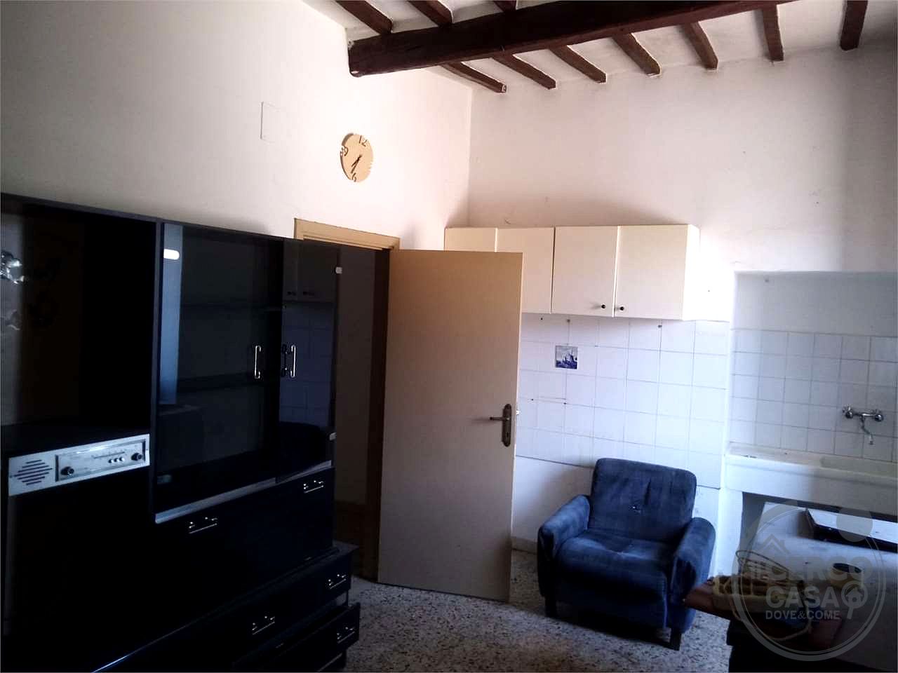 CASALE CON TERRENO EDIFICABILE