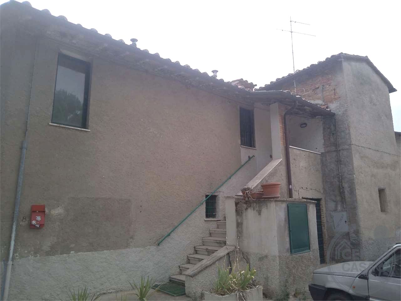 CASALE CON TERRENO EDIFICABILE