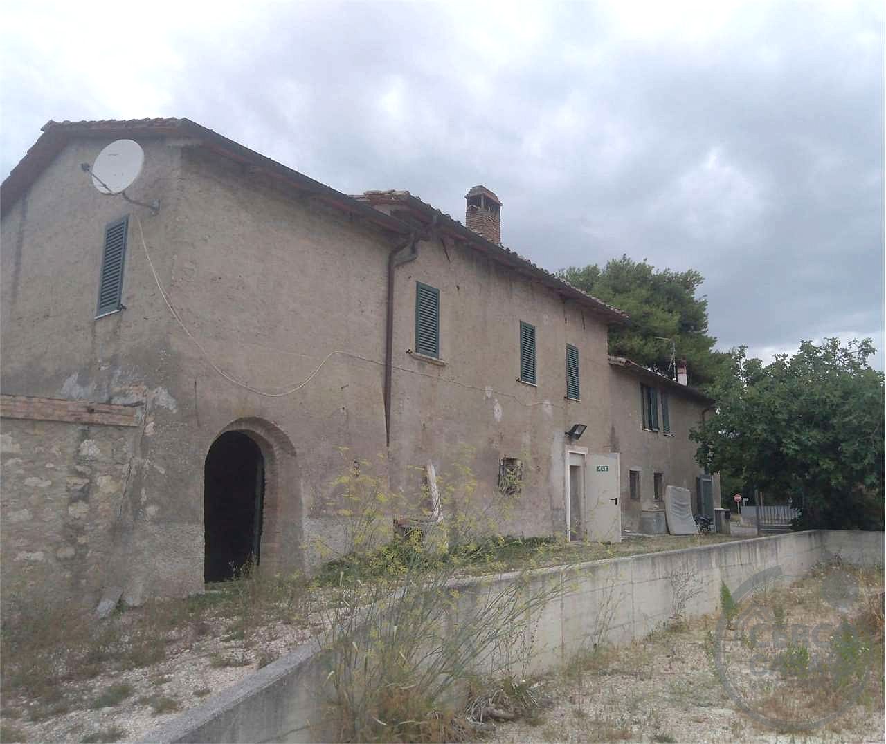 CASALE CON TERRENO EDIFICABILE