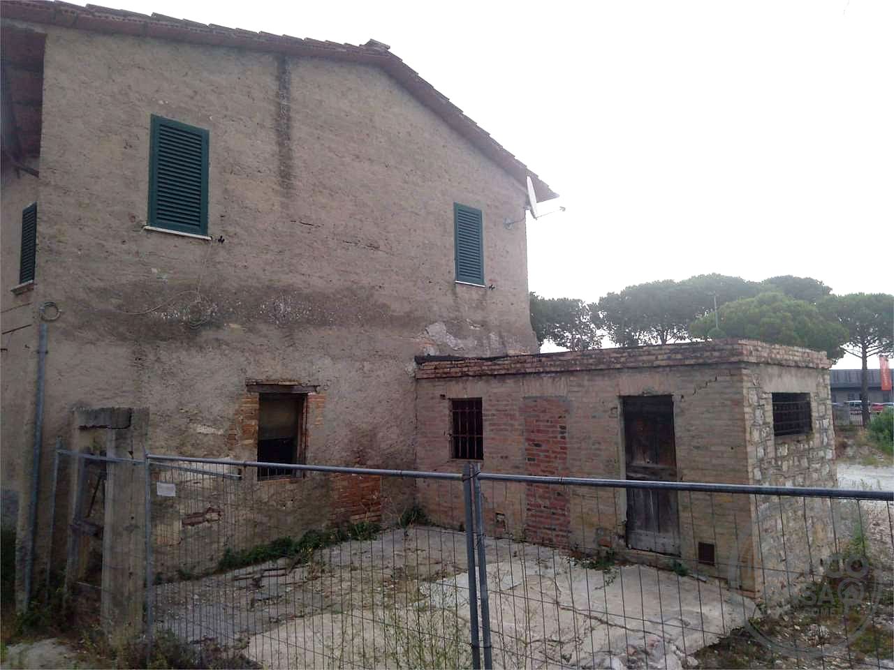 CASALE CON TERRENO EDIFICABILE