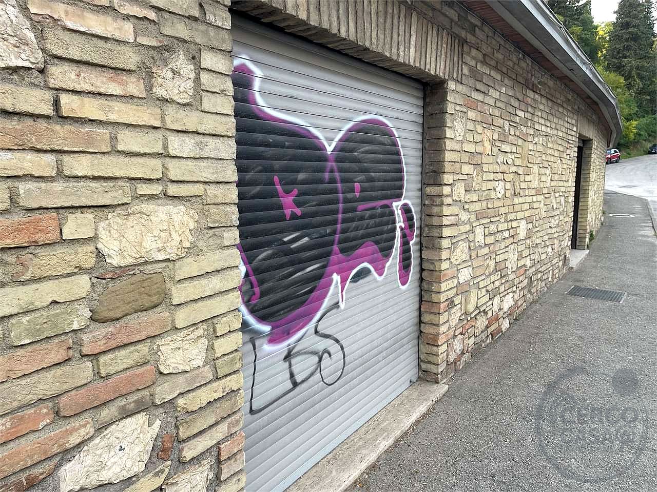 Negozio con due vetrine