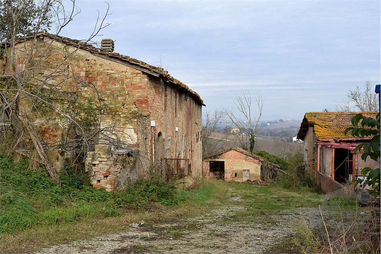 Marsciano casale da ristrutturare collinare panoramico