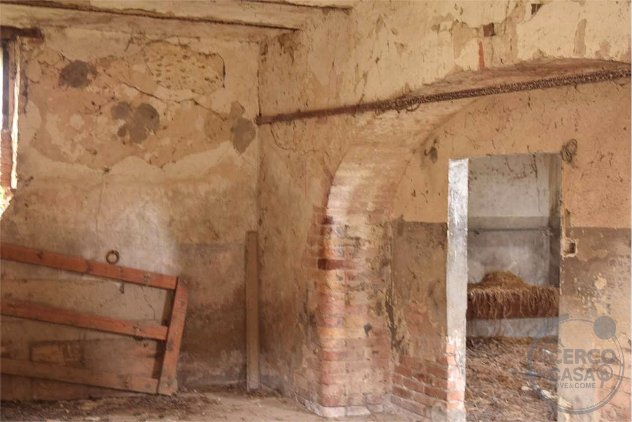 Marsciano casale da ristrutturare collinare panoramico