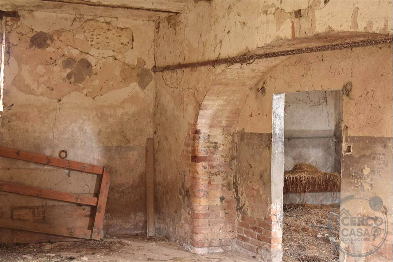 Marsciano casale da ristrutturare collinare panoramico
