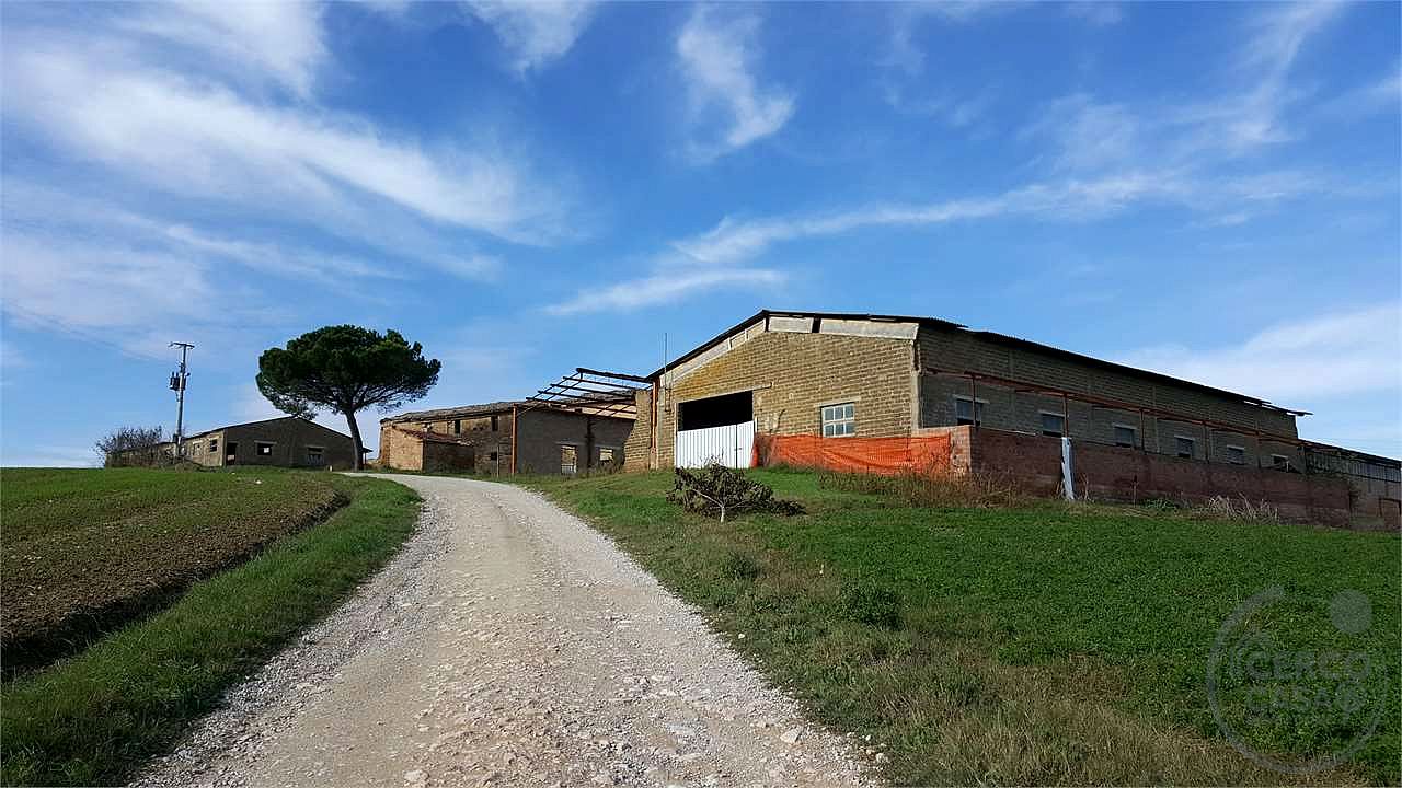 Marsciano casale da ristrutturare collinare panoramico