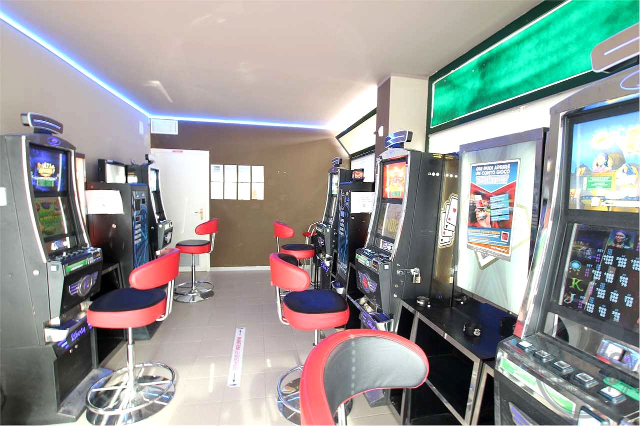 Vendesi attività commerciale Bar Sala Scommesse