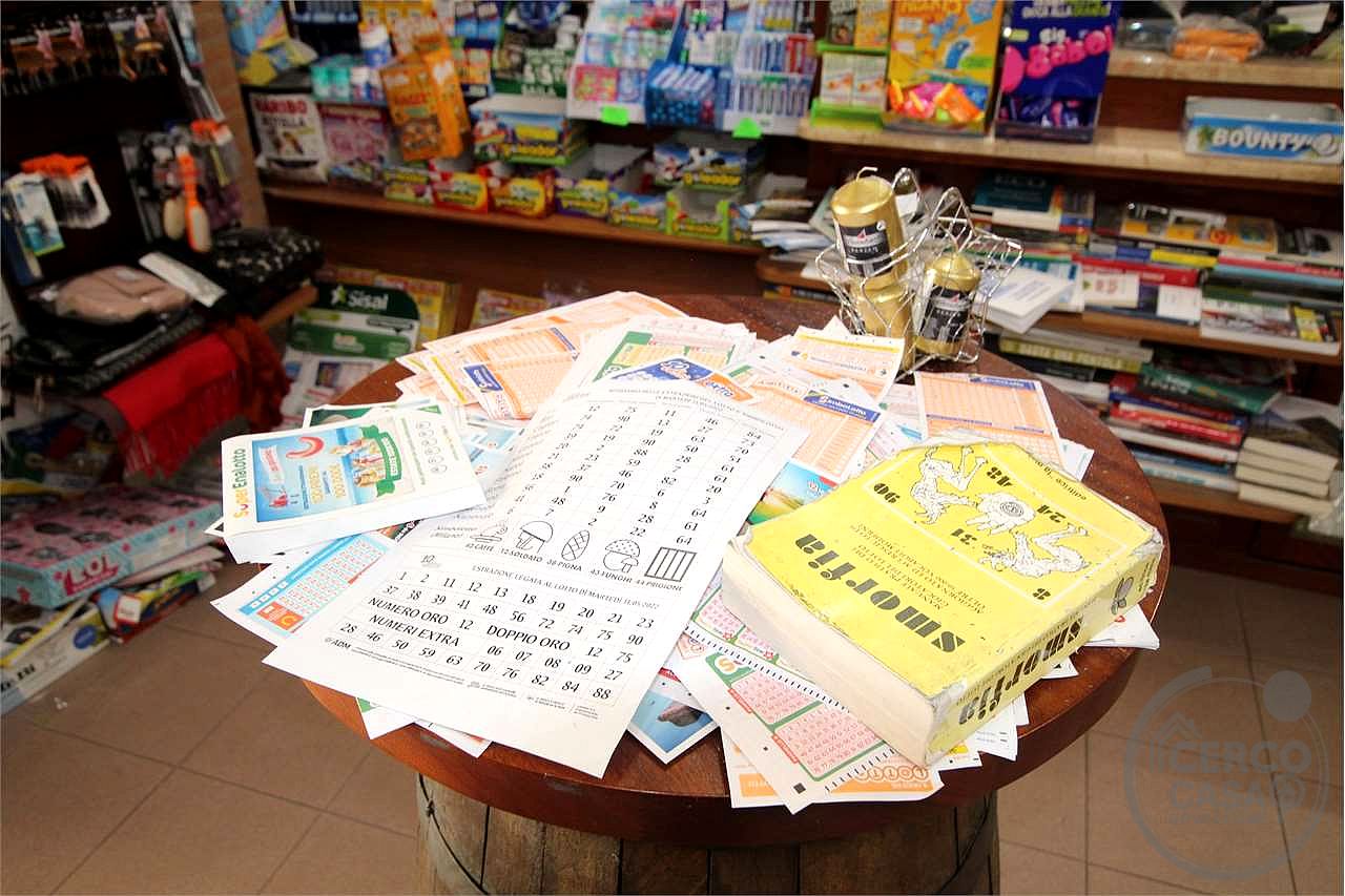 Vendesi/Cedesi attività commerciale Bar Tabacchi