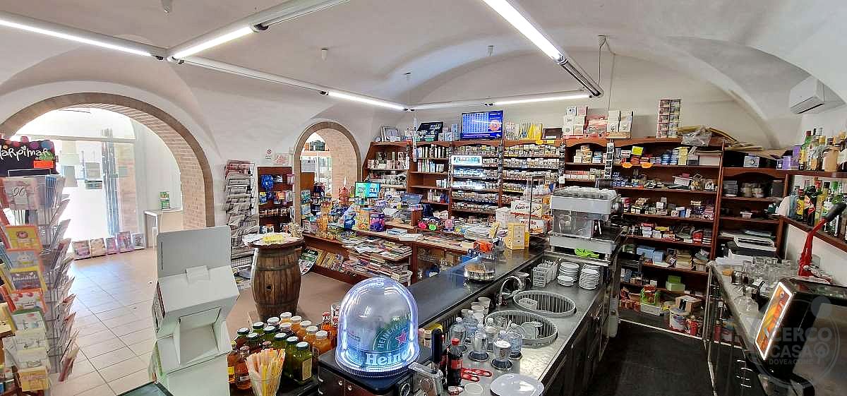 Vendesi/Cedesi attività commerciale Bar Tabacchi
