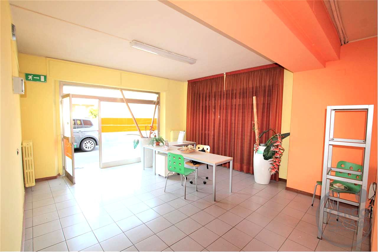 Locale commerciale 300 mq.