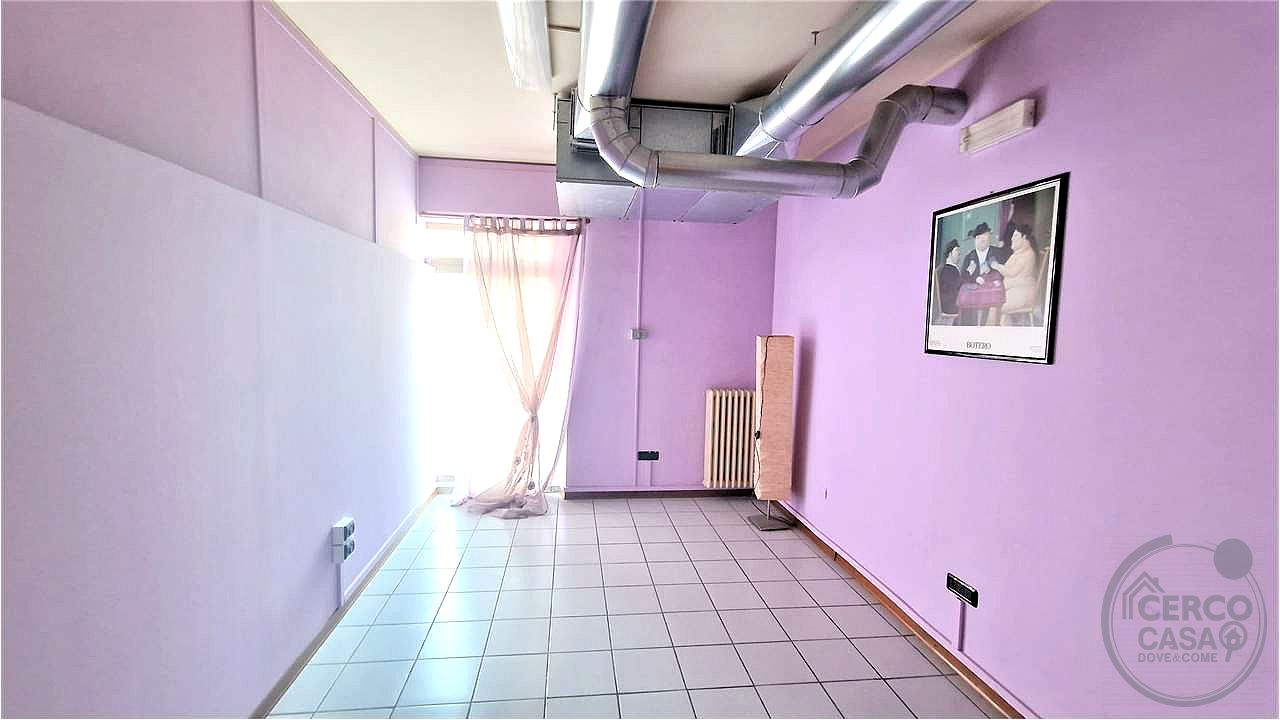 Locale commerciale 300 mq.