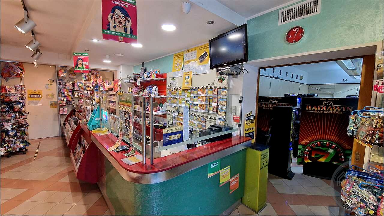 Vendesi attività di ricevitoria edicola slot.