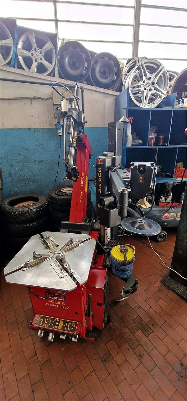 Vendesi attività di gommista comprese attrezzature