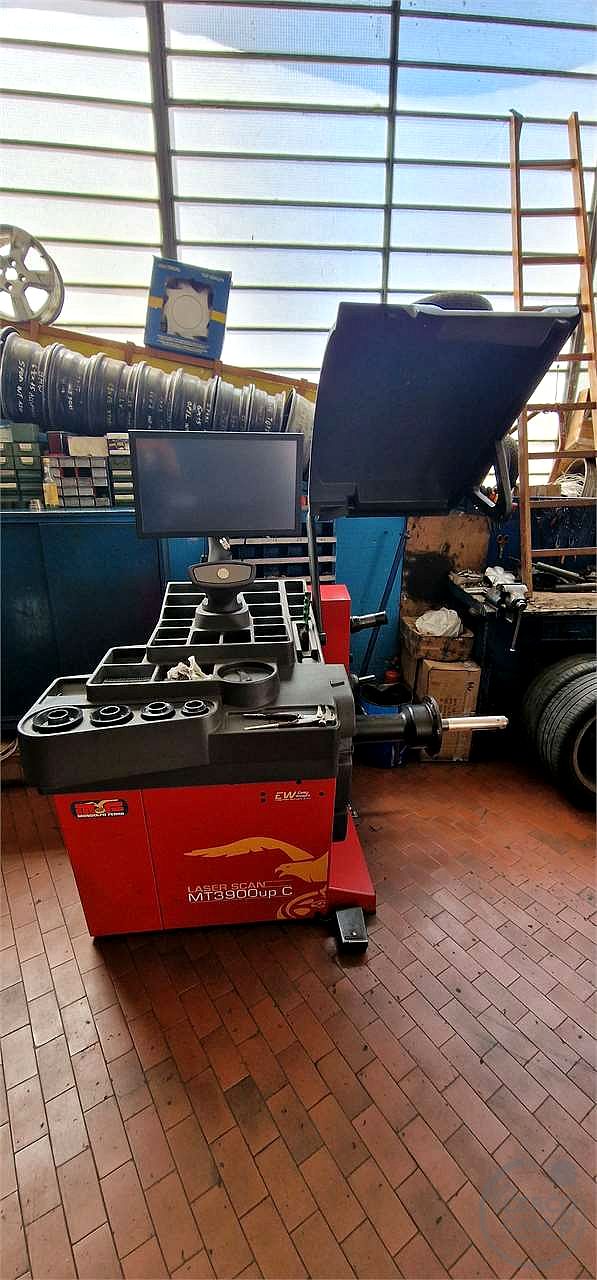 Vendesi attività di gommista comprese attrezzature