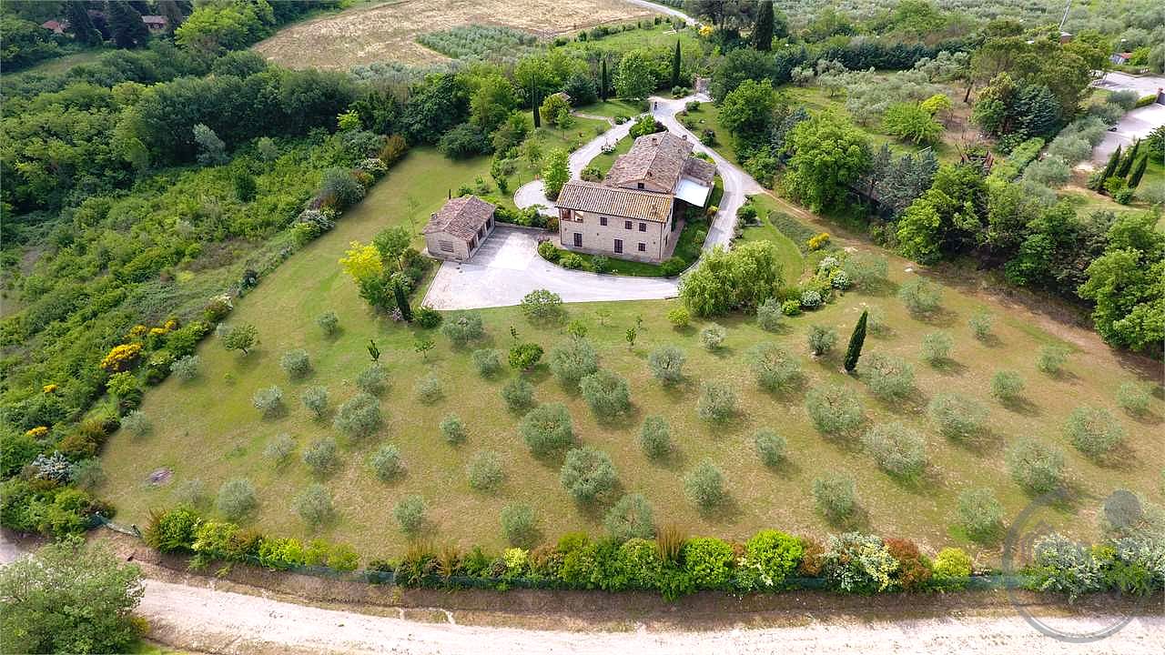 Perugia Rustico Casale finemente ristrutturato
