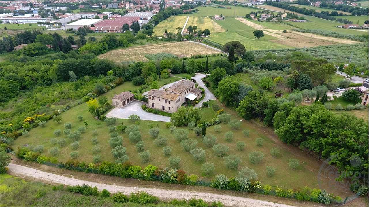 Perugia Rustico Casale finemente ristrutturato