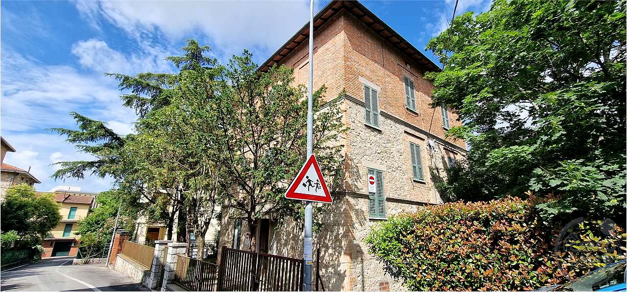 Palazzina da ristrutturare zona centrale.