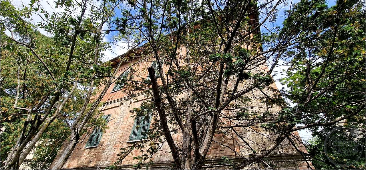 Palazzina da ristrutturare zona centrale.