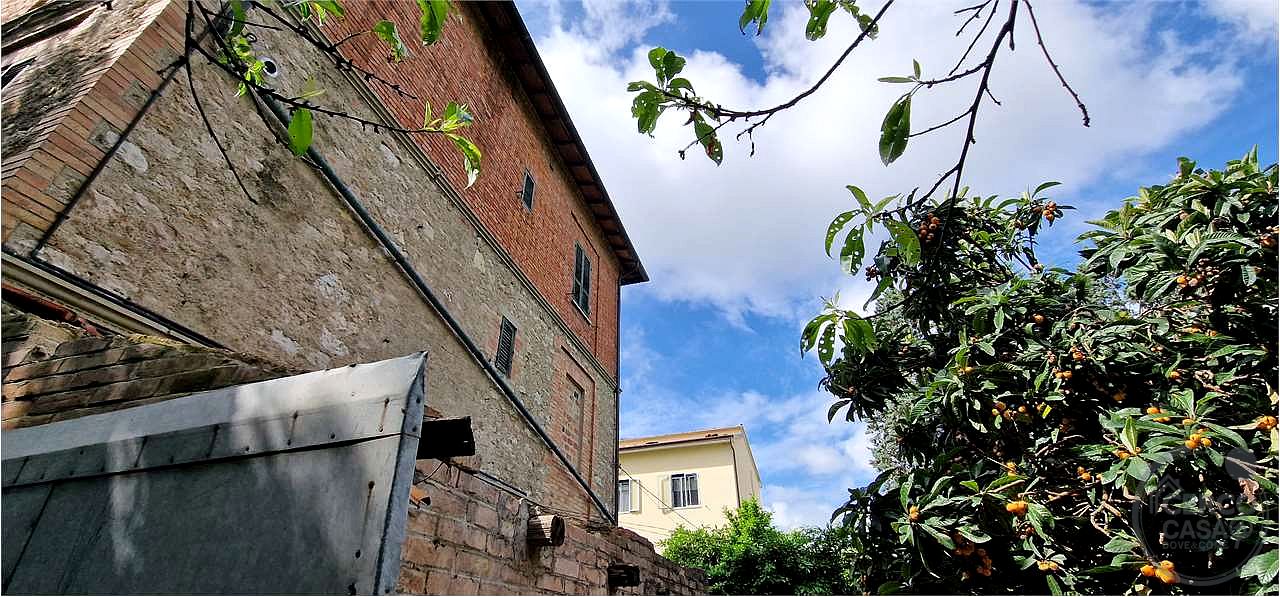Palazzina da ristrutturare zona centrale.