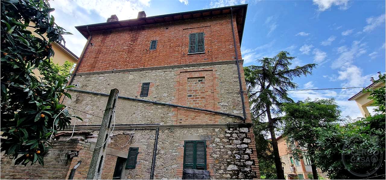 Palazzina da ristrutturare zona centrale.