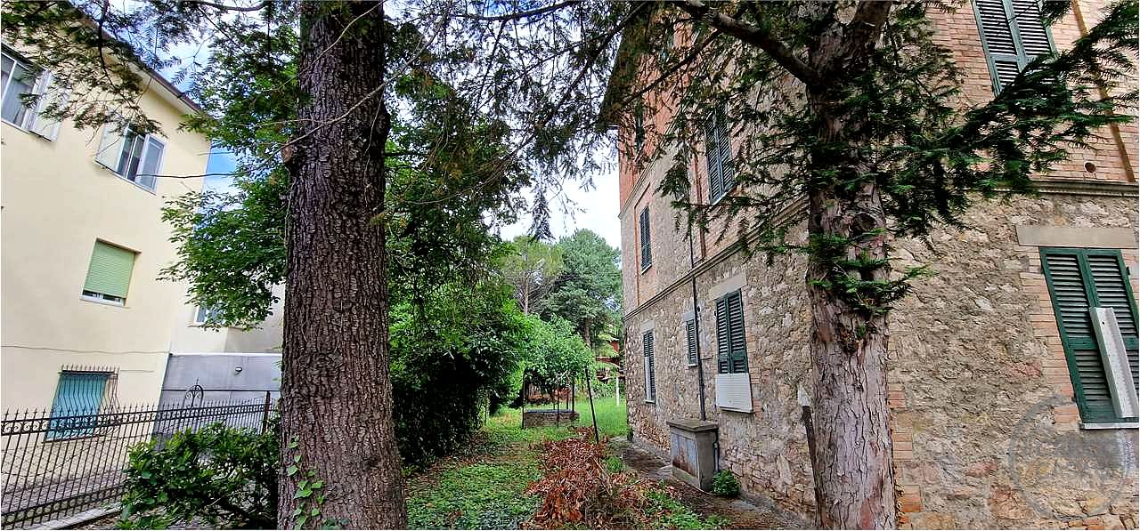 Palazzina da ristrutturare zona centrale.