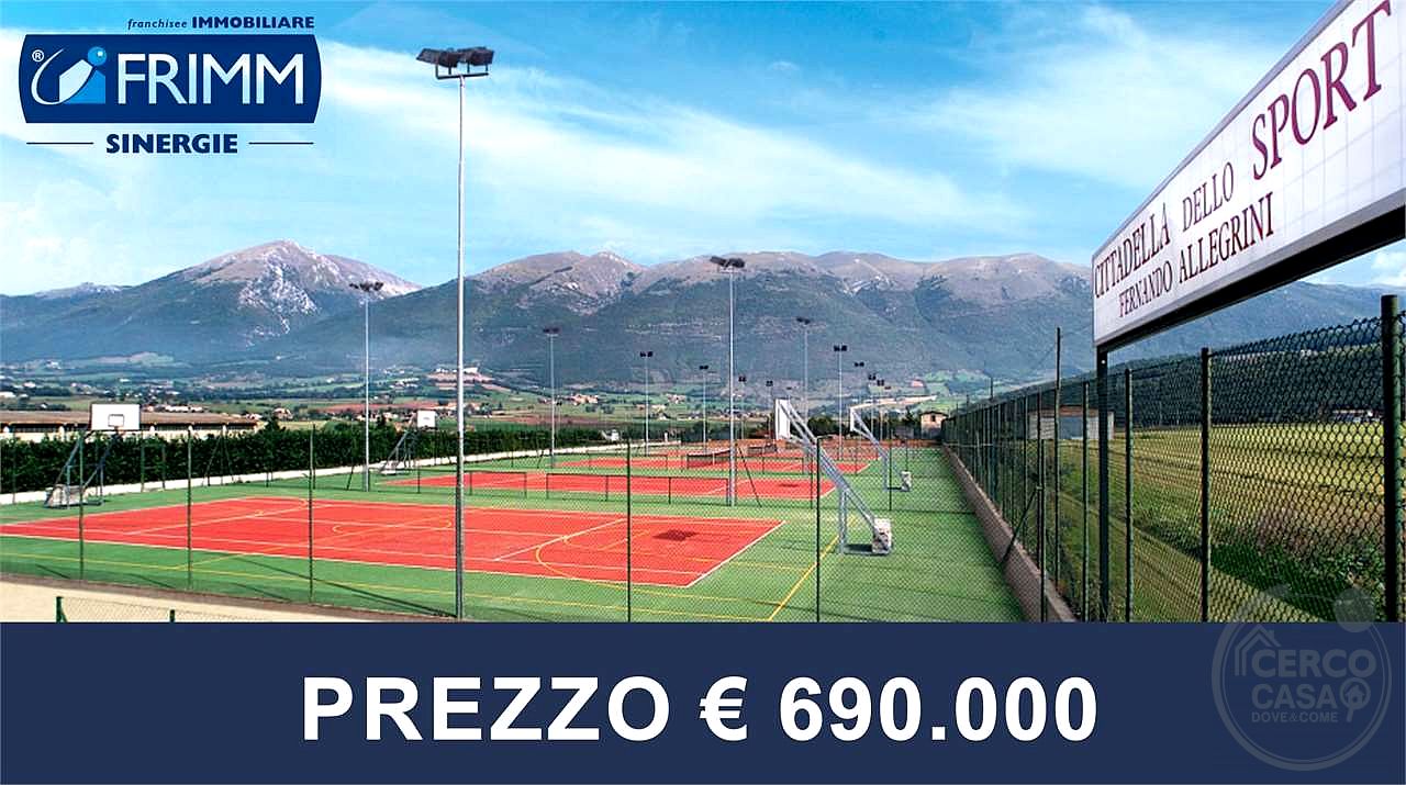 Terreno edificabile con campi sportivi