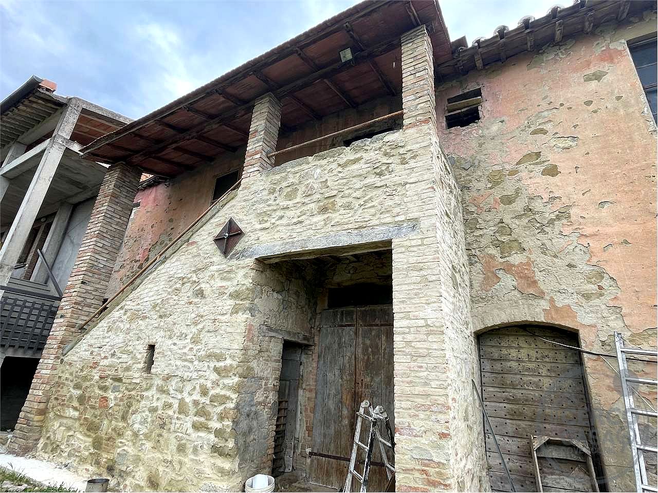 Casale con terreno