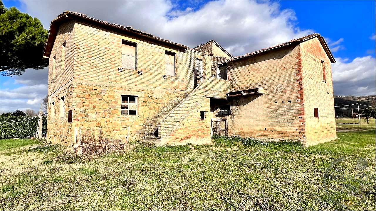 CASOLARE DA RISTRUTTURARE IN COMUNE DI ASSISI