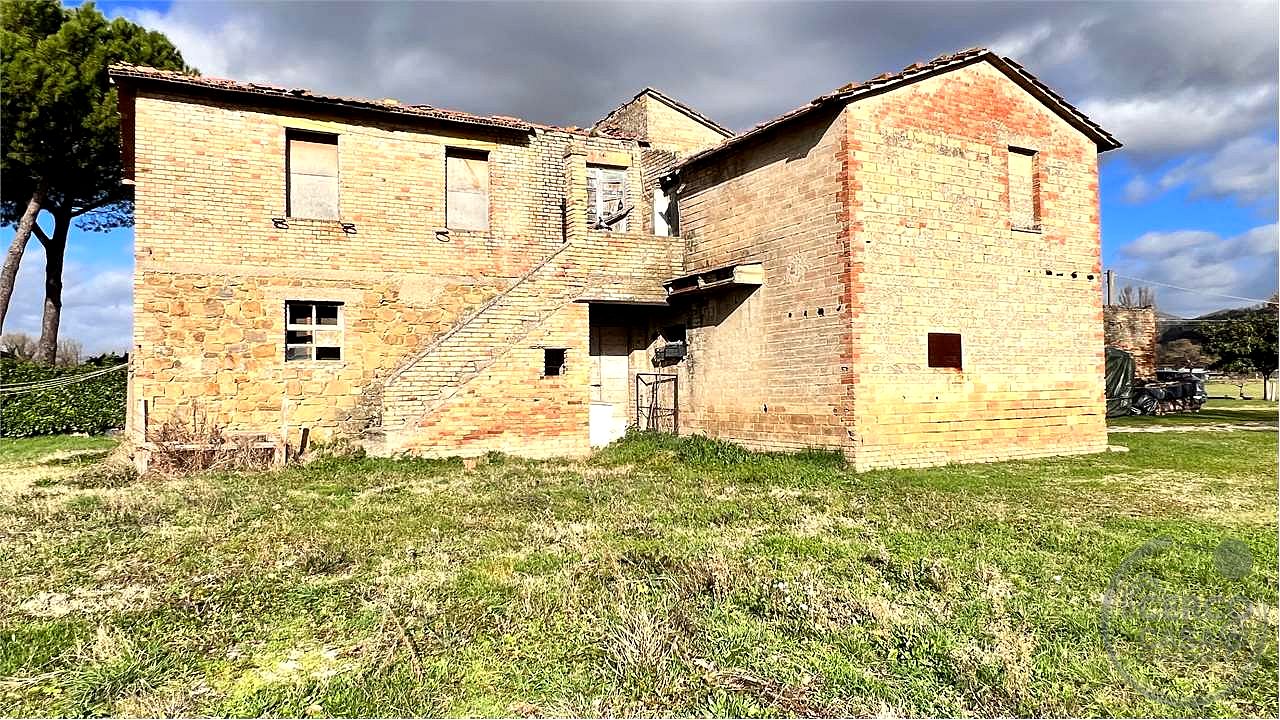 CASOLARE DA RISTRUTTURARE IN COMUNE DI ASSISI