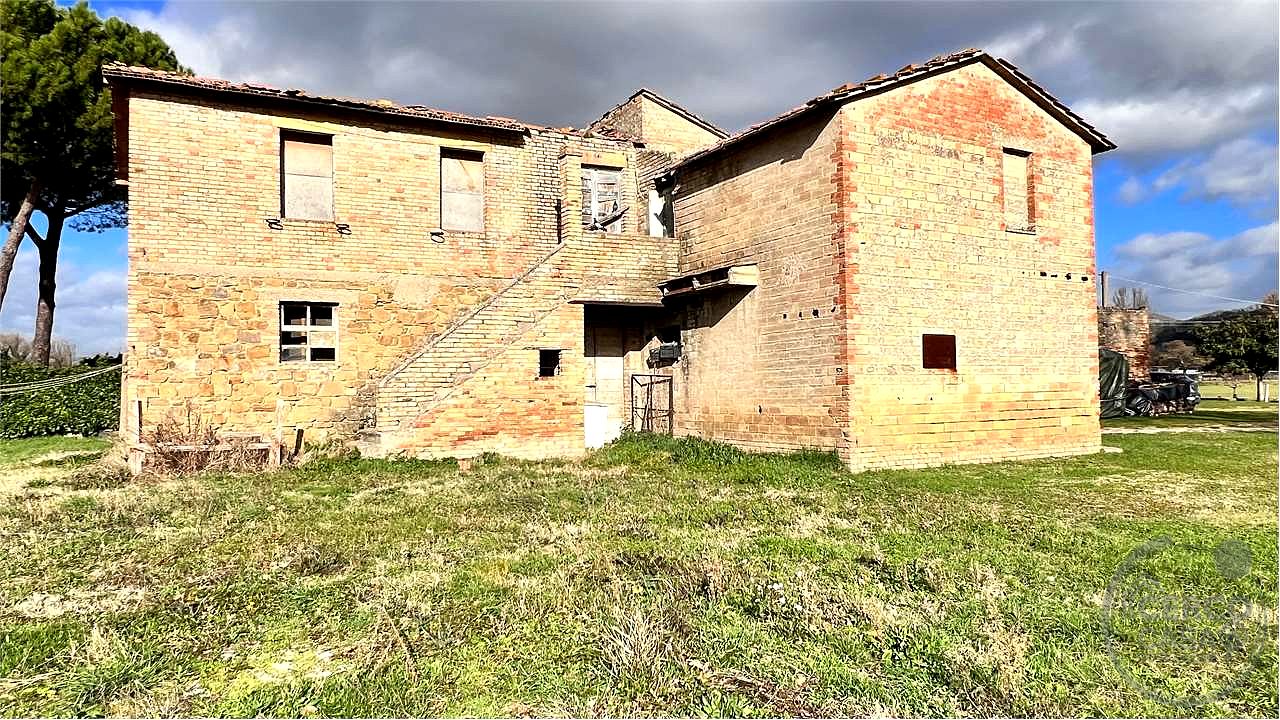 CASOLARE DA RISTRUTTURARE IN COMUNE DI ASSISI