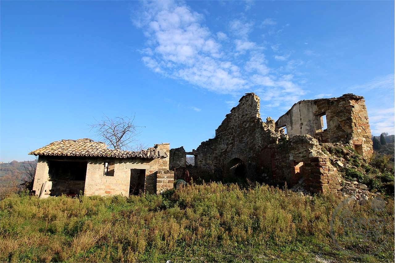 casale in comune di Assisi
